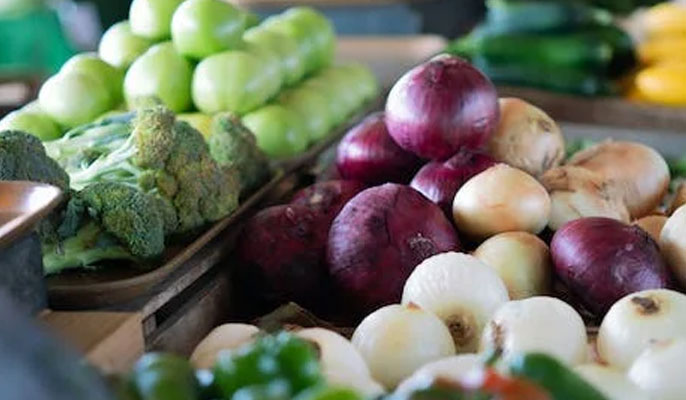 Buy vegetables at Rusty's Markets with Port Douglas to Cairns city shuttle